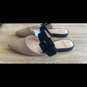 Ann Taylor slides size 9